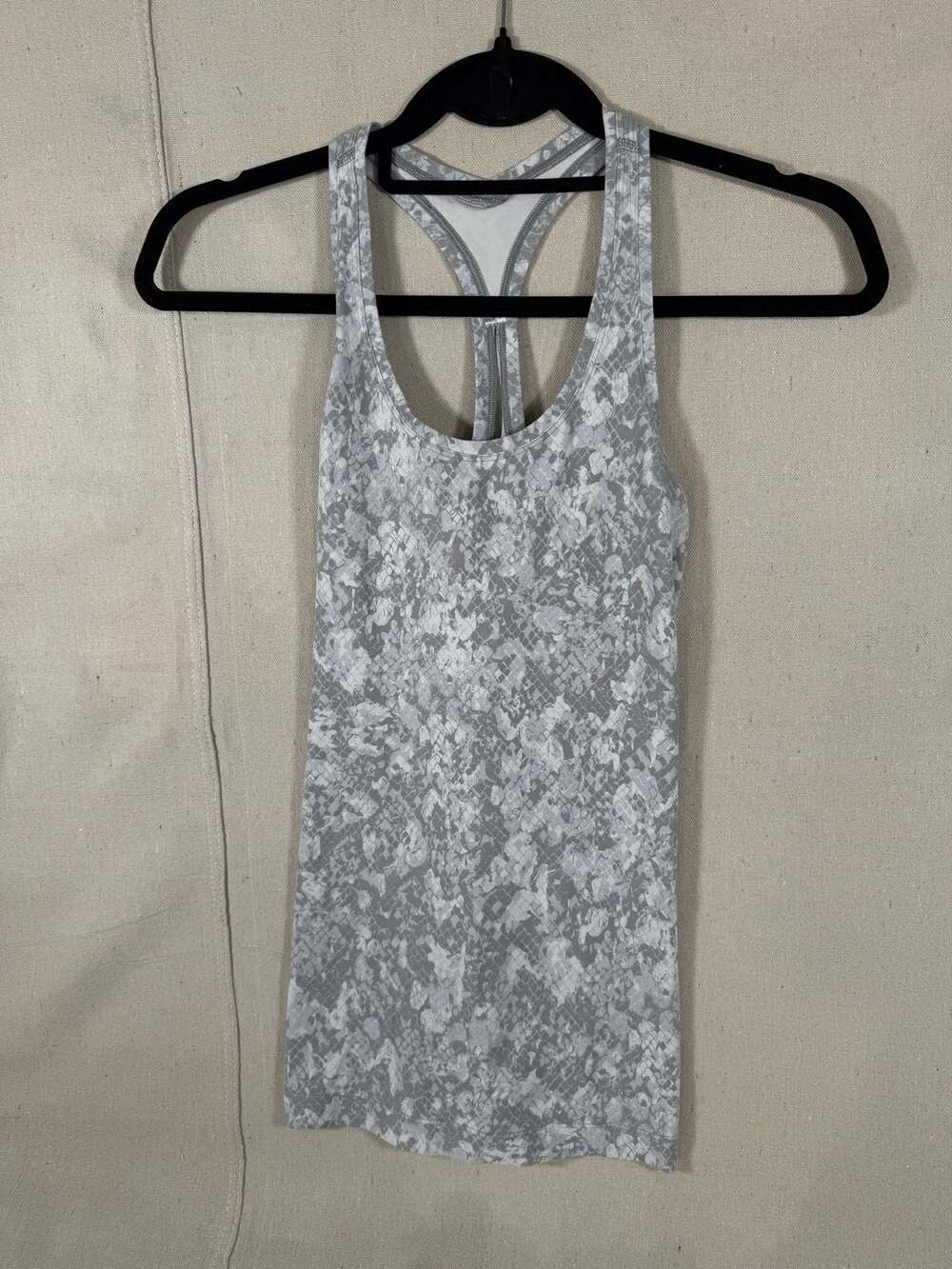 Lululemon Cool Racerback Short Tank Nulu in Hideaway Camo White Starlight - Picture 1 of 3